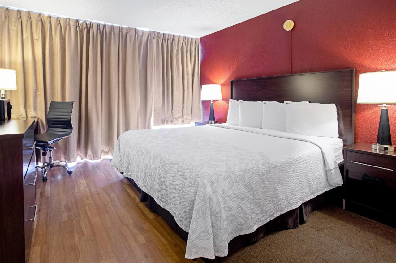 Red Roof Inn Plus+ Wichita East Eksteriør bilde